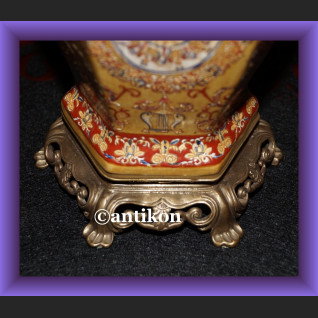 Świetny miodowy wazon z łabędziami 