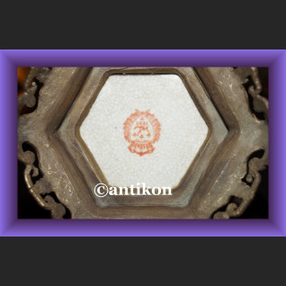 Świetny miodowy wazon z łabędziami 