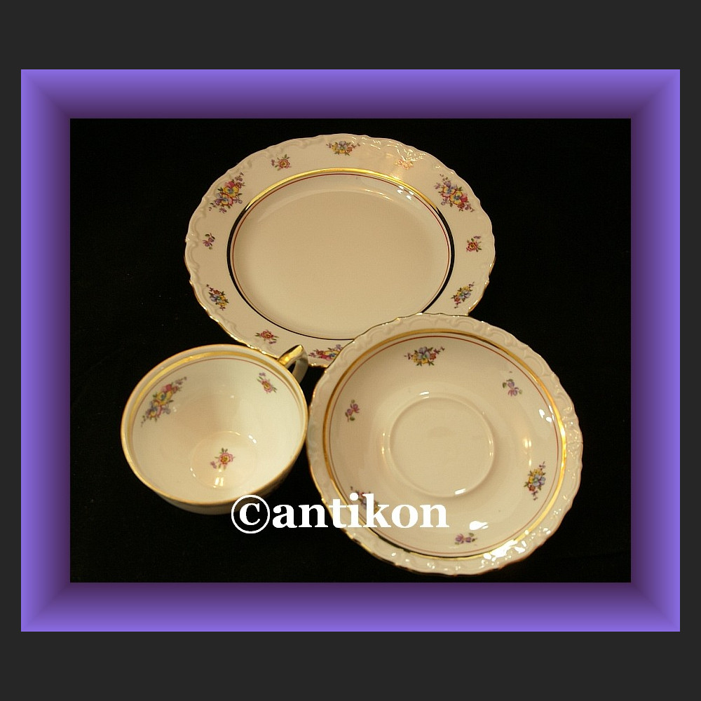Piękny zestaw śniadaniowy porcelanowe trio Piękny zestaw śniadaniowy porcelanowe trio
