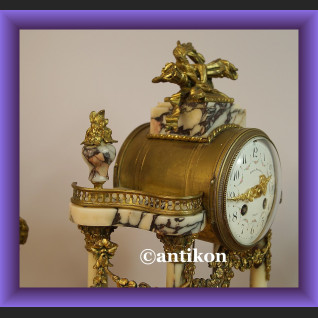 Zegar kominkowy  portykowy marmurowy z przystawkami Francja  Zegar kominkowy  portykowy marmurowy z przystawkami Francja