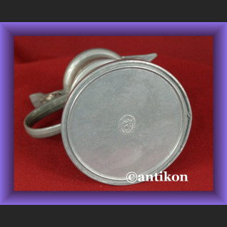 Znakomity kufel sygnowany kufelek z cyny 