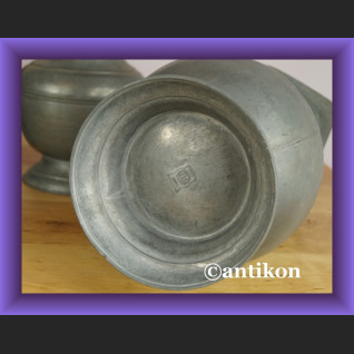 Oryginalny komplet 6 dzbanków z cyny 