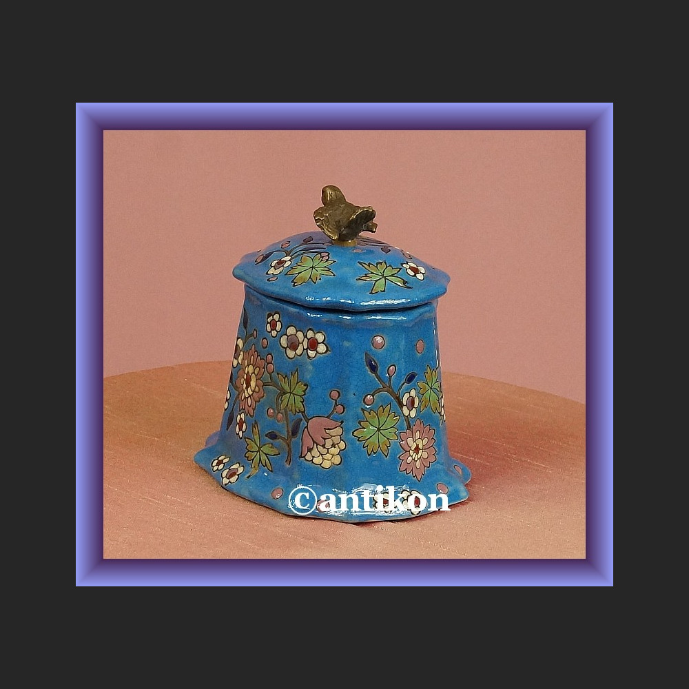 Śliczna turkusowa cukierniczka w kwiaty