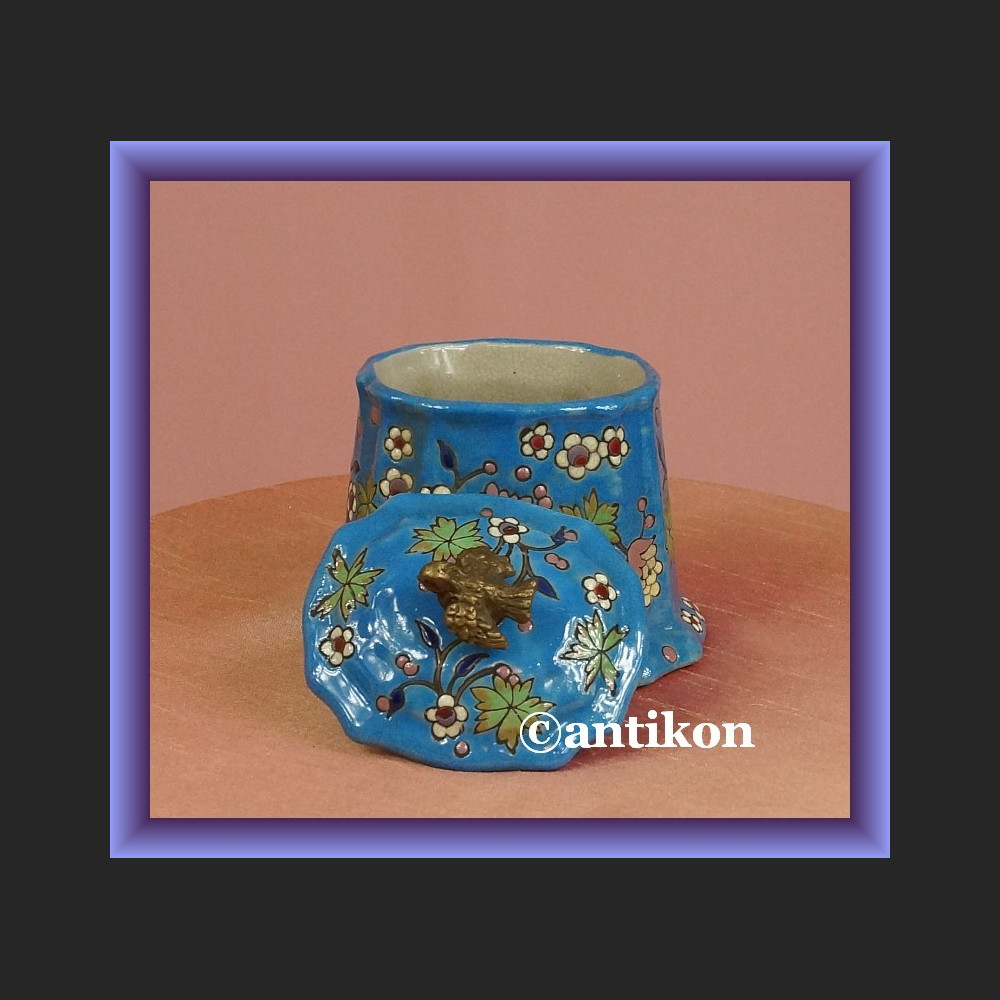 Śliczna turkusowa cukierniczka w kwiaty