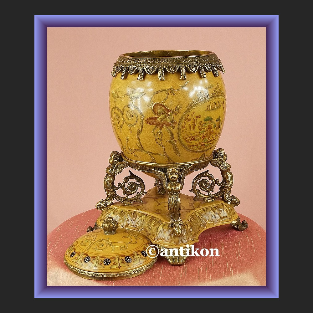 Jajo carskie porcelana z brązem z amorkami 