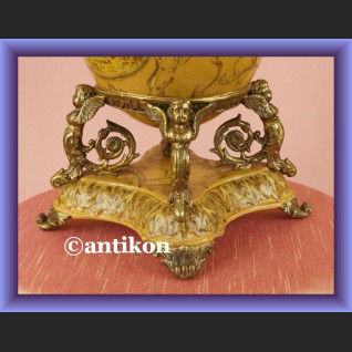 Jajo carskie porcelana z brązem z amorkami 