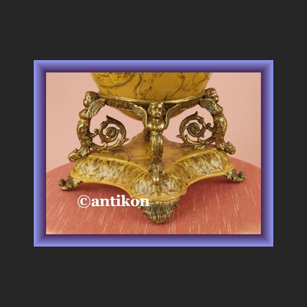 Jajo carskie porcelana z brązem z amorkami 