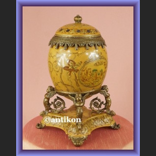 Jajo carskie porcelana z brązem z amorkami 