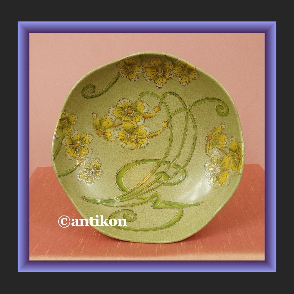 Wysoka secesyjna patera z kobietą piękna procelana