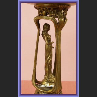 Wysoka secesyjna patera z kobietą piękna procelana