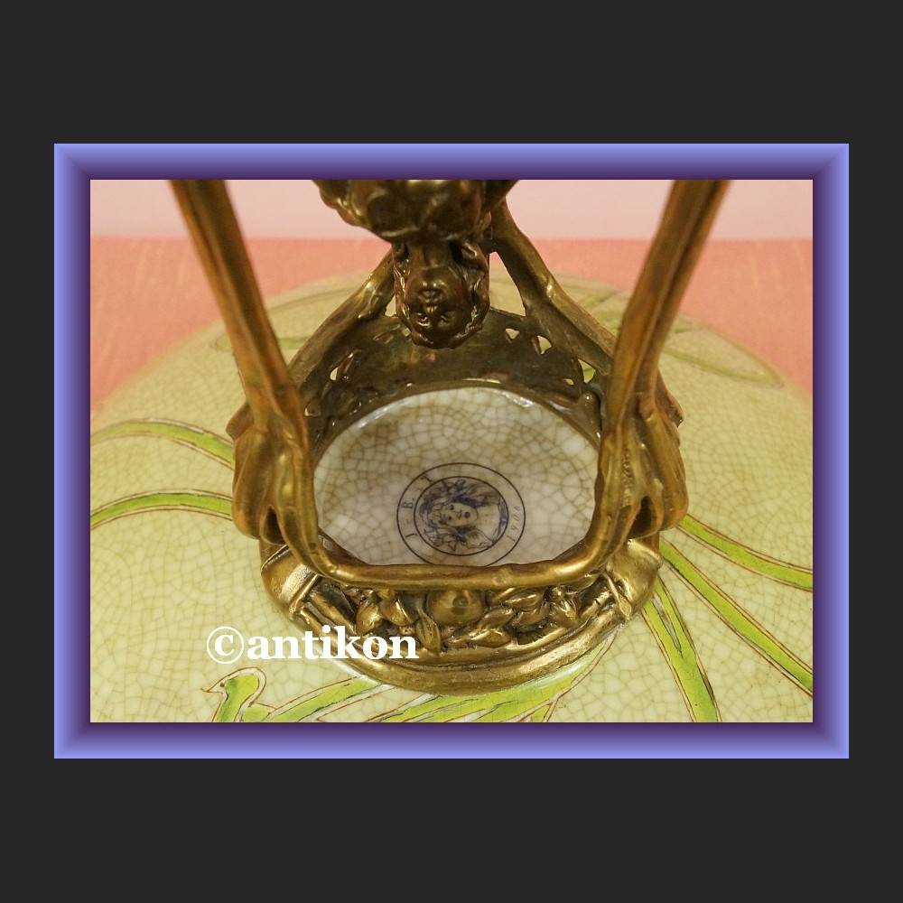 Wysoka secesyjna patera z kobietą piękna procelana