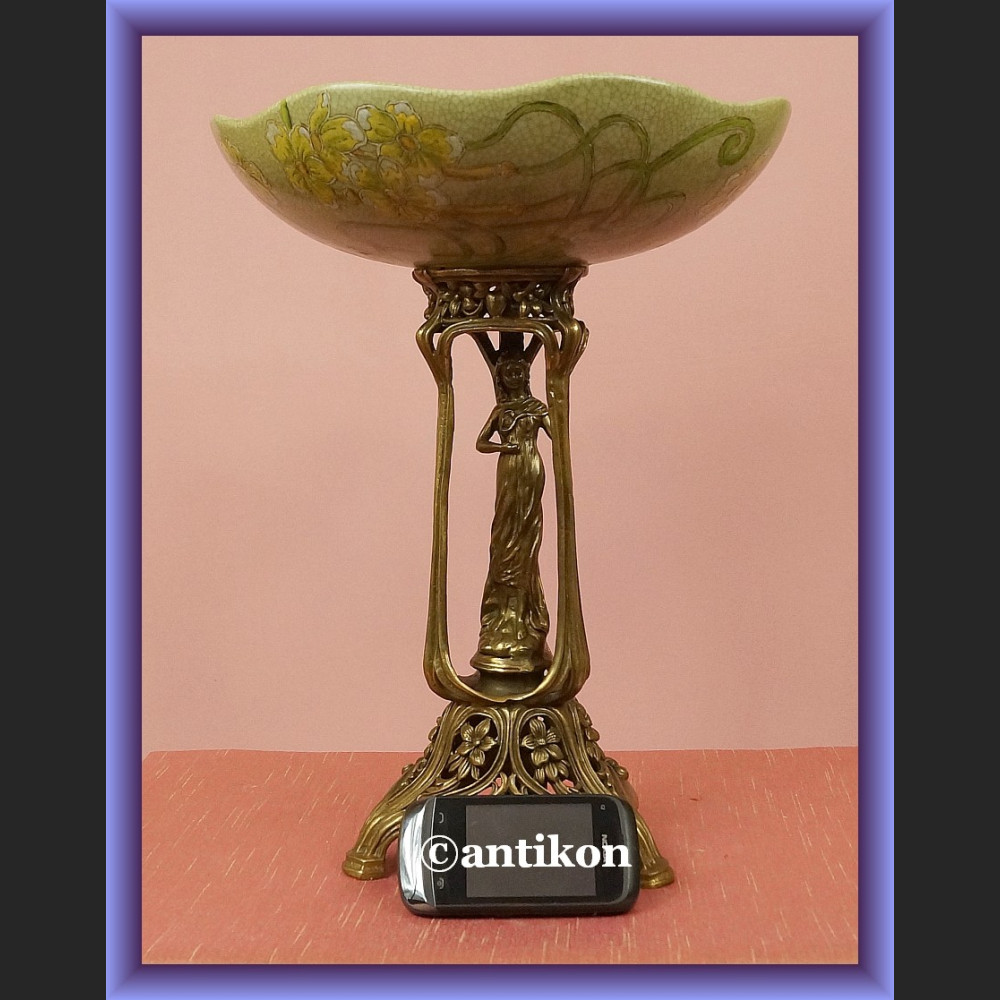 Wysoka secesyjna patera z kobietą piękna procelana