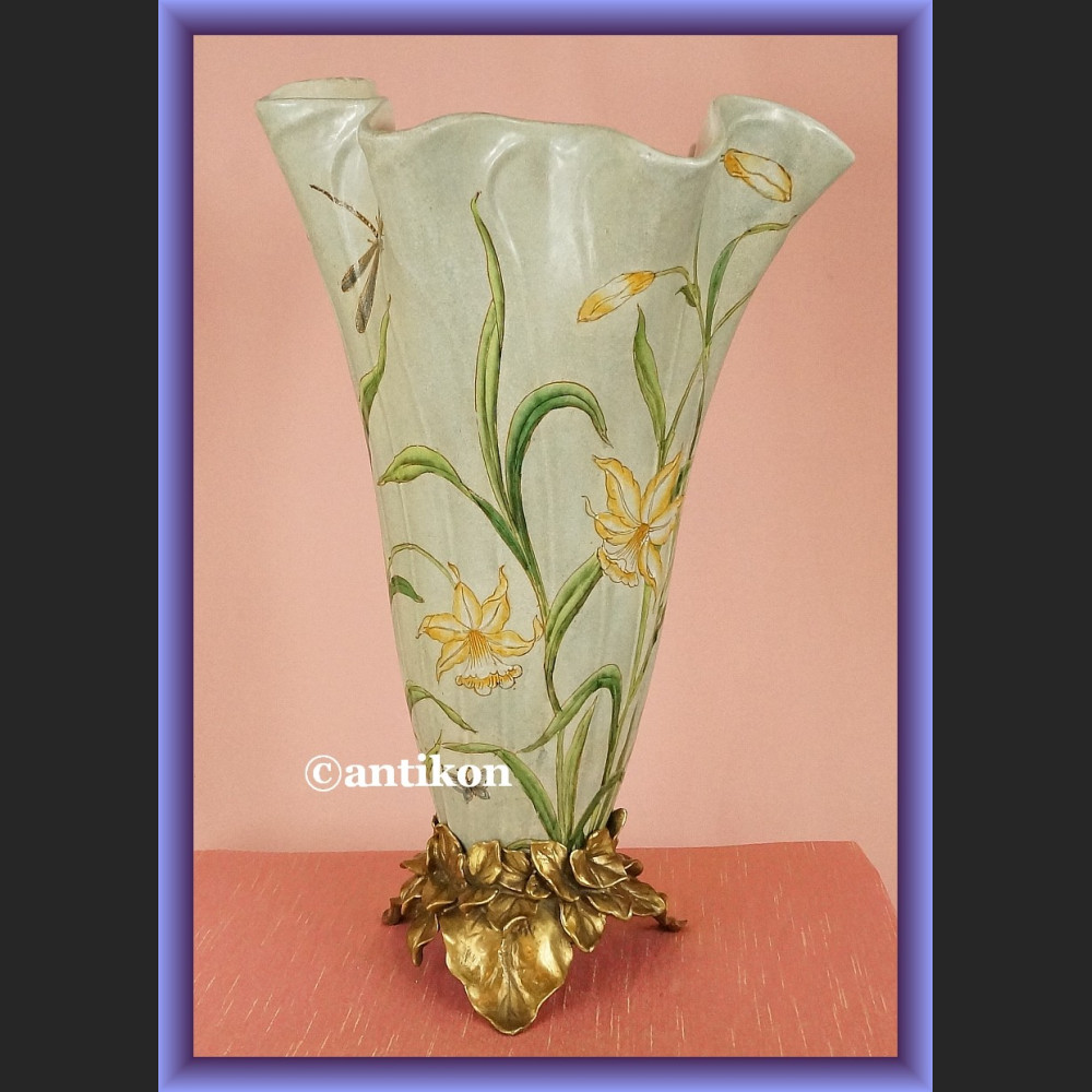 Zjawiskowy secesyjny porcelanowy wazon w żonkile
