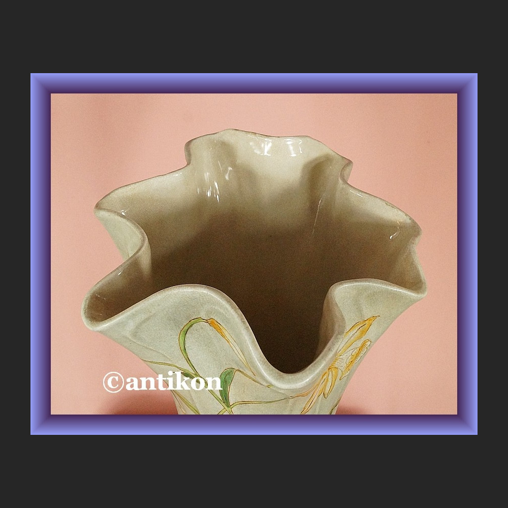 Zjawiskowy secesyjny porcelanowy wazon w żonkile