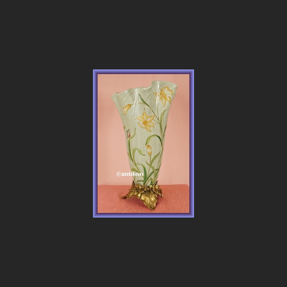 Zjawiskowy secesyjny porcelanowy wazon w żonkile