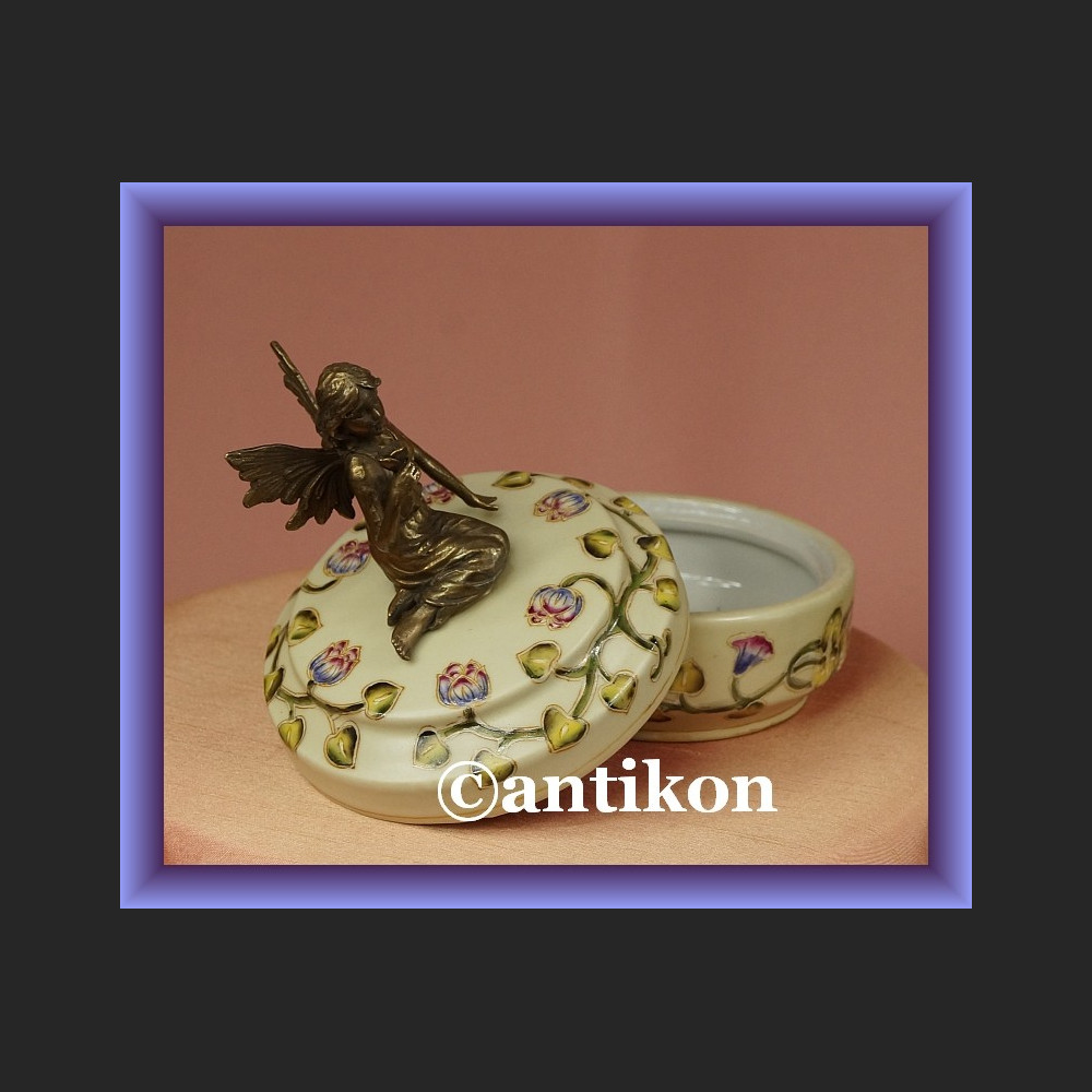 Szkatułka z elfem duże porcelanowe puzderko na prezent