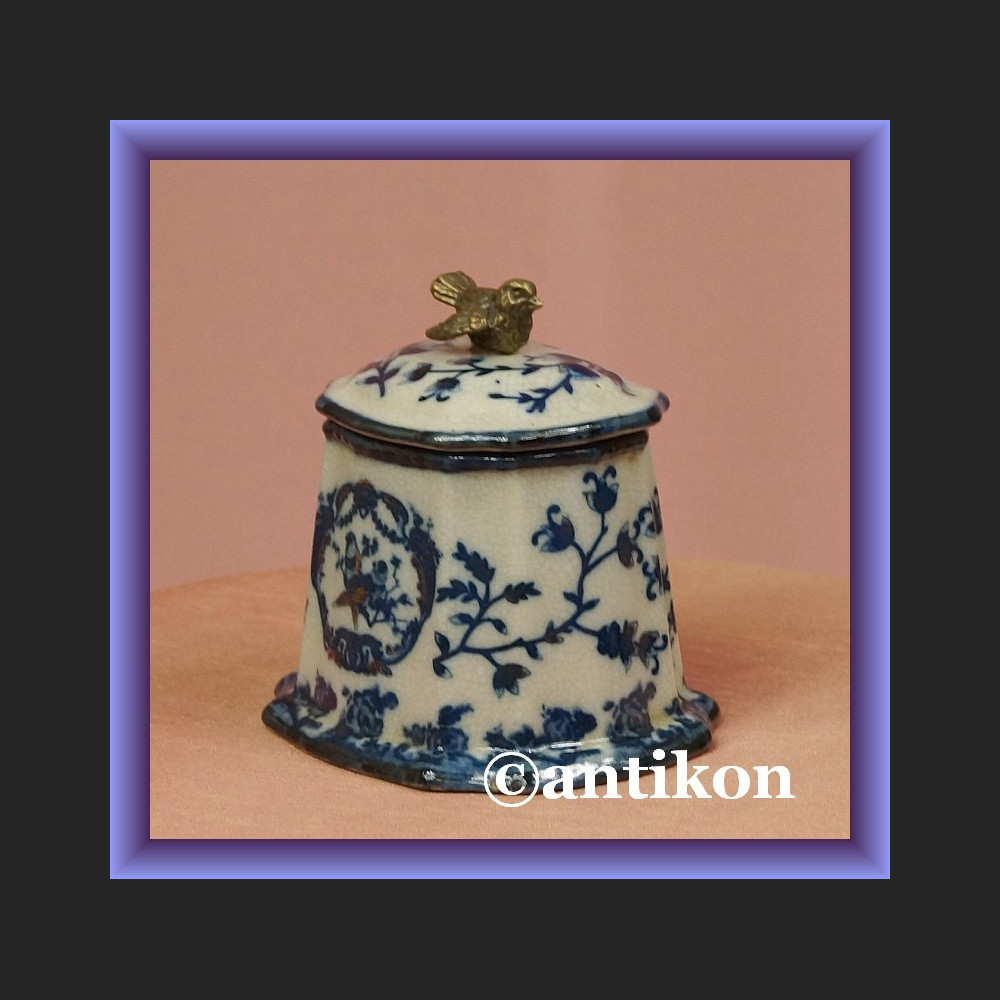 Cukierniczka wzór cebulowy z ptaszkiem na wieczku