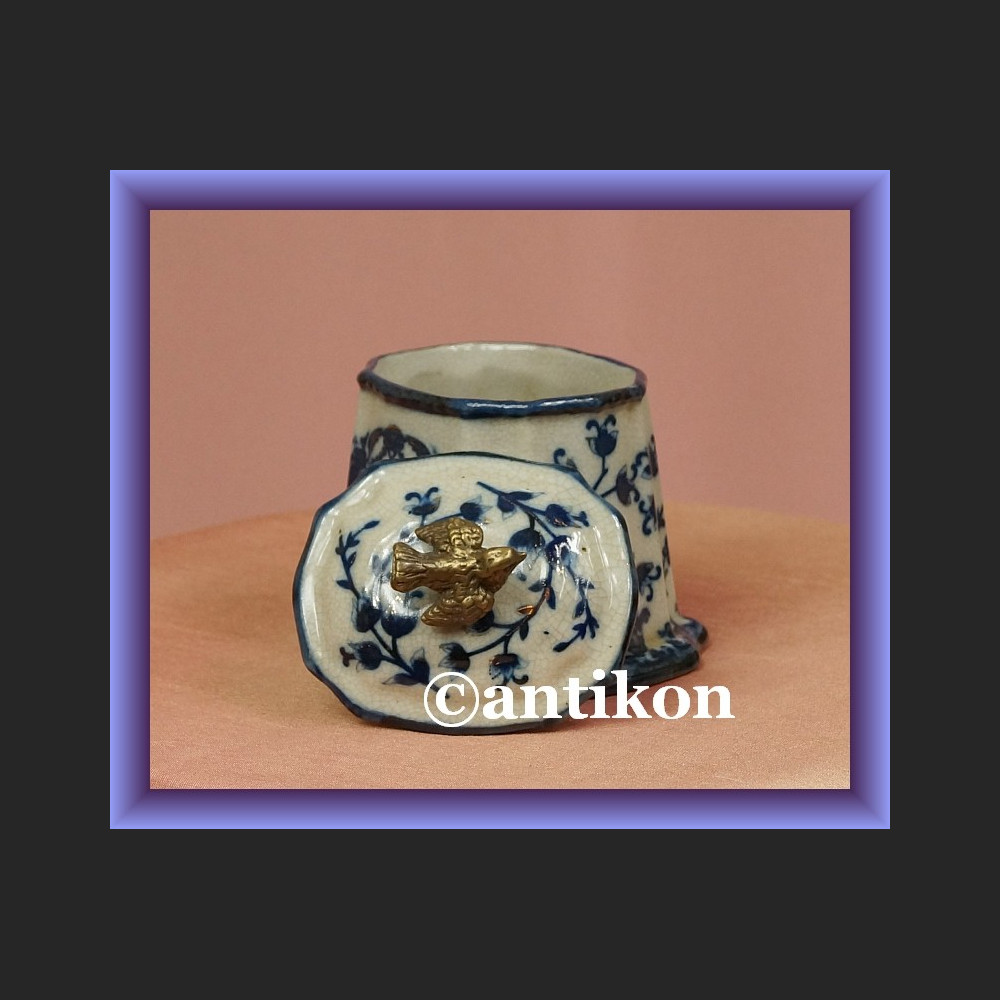 Cukierniczka wzór cebulowy z ptaszkiem na wieczku