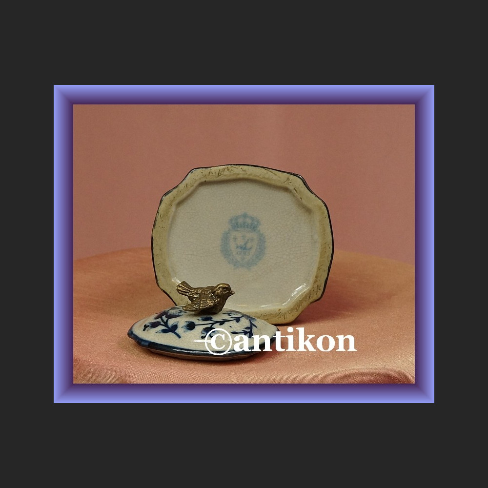 Cukierniczka wzór cebulowy z ptaszkiem na wieczku