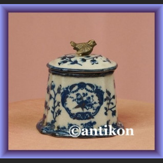 Cukierniczka wzór cebulowy z ptaszkiem na wieczku