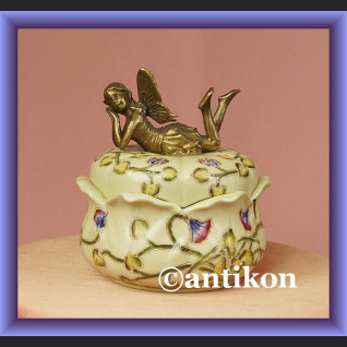 Szkatułka elf na wieczku porcelanowe puzderko