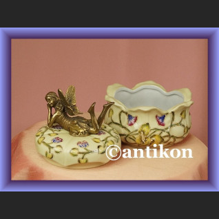 Szkatułka elf na wieczku porcelanowe puzderko