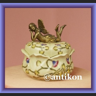 Szkatułka elf na wieczku porcelanowe puzderko