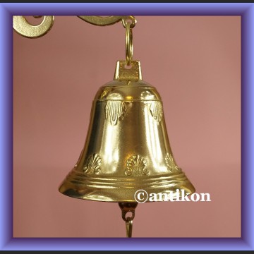 Świetny mosiężny dzwon z łańcuszkiem na wysiegniku