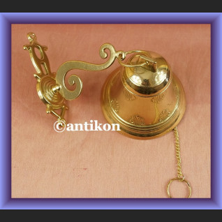 Świetny mosiężny dzwon z łańcuszkiem na wysiegniku