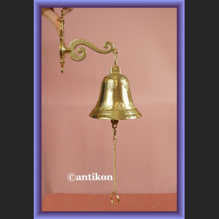 Świetny mosiężny dzwon z łańcuszkiem na wysiegniku