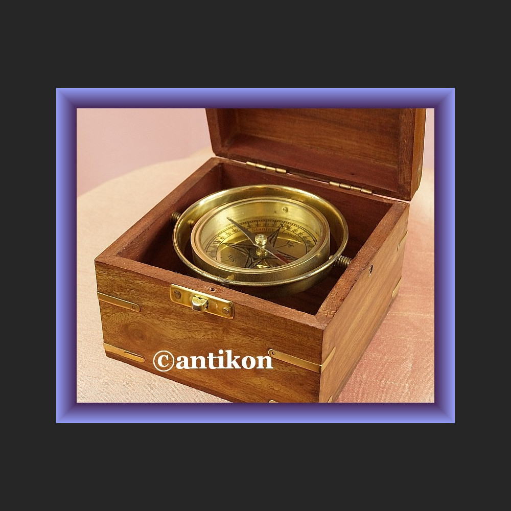 Kompas w drewnianym pudełku busola dla żeglarza