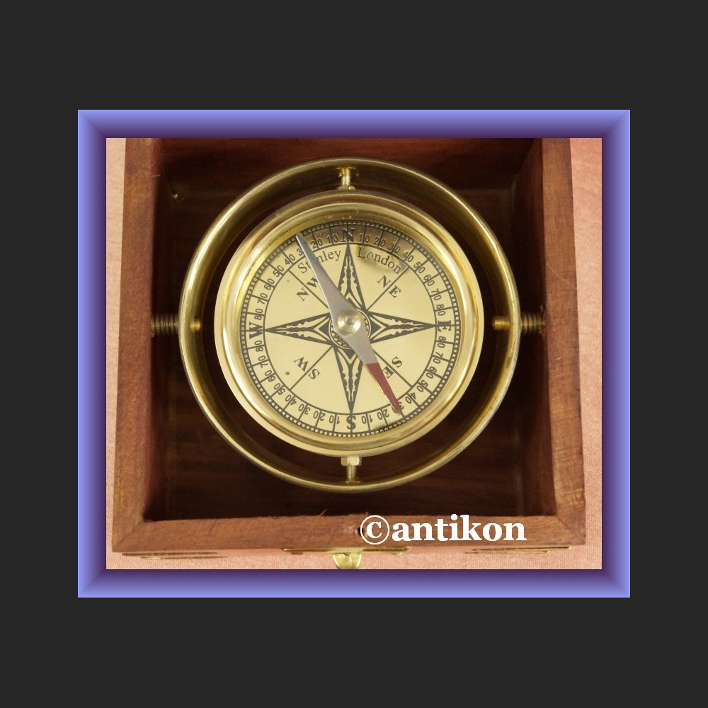 Kompas w drewnianym pudełku busola dla żeglarza