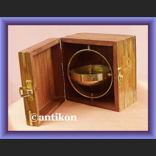 Kompas w drewnianym pudełku busola dla żeglarza