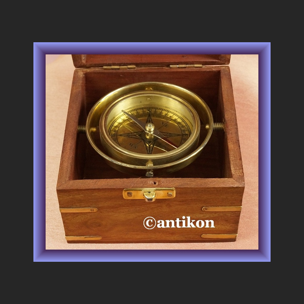 Kompas w drewnianym pudełku busola dla żeglarza