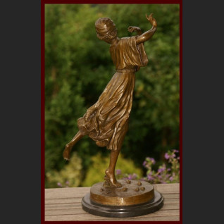 Figurka z brązu sygnowana Urocza tancerka