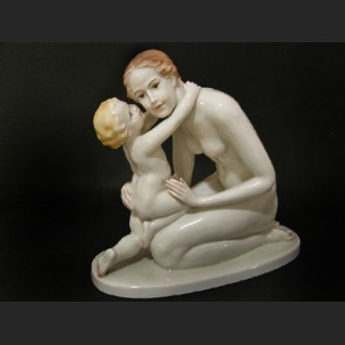Figurka Rosenthal Macierzyństwo ok. 1936 r. proj. Karl Lysek  Figurka Rosenthal Macierzyństwo ok. 1936 r. proj. Karl Lysek