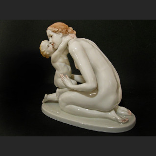 Figurka Rosenthal Macierzyństwo ok. 1936 r. proj. Karl Lysek  Figurka Rosenthal Macierzyństwo ok. 1936 r. proj. Karl Lysek