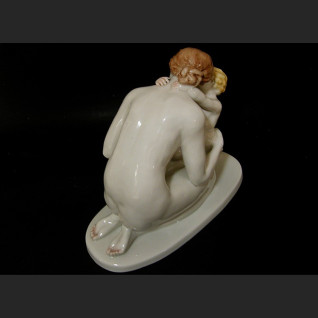 Figurka Rosenthal Macierzyństwo ok. 1936 r. proj. Karl Lysek  Figurka Rosenthal Macierzyństwo ok. 1936 r. proj. Karl Lysek