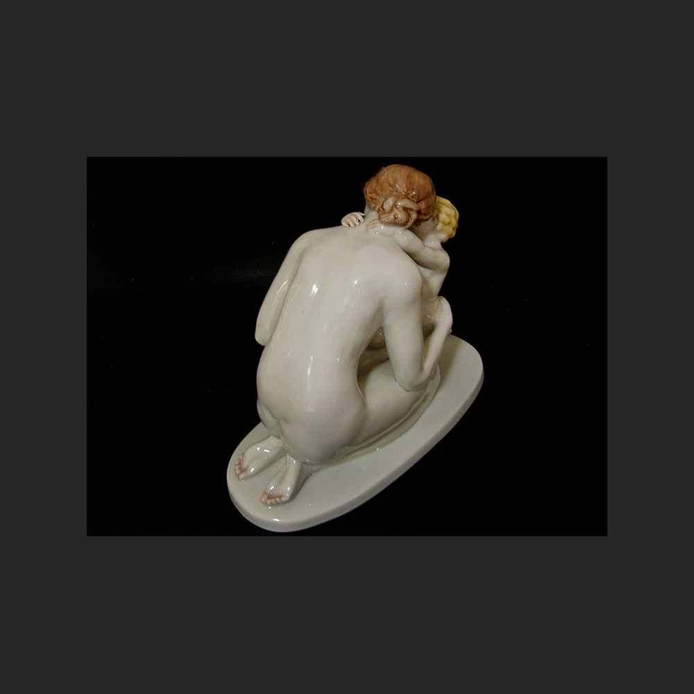 Figurka Rosenthal Macierzyństwo ok. 1936 r. proj. Karl Lysek  Figurka Rosenthal Macierzyństwo ok. 1936 r. proj. Karl Lysek