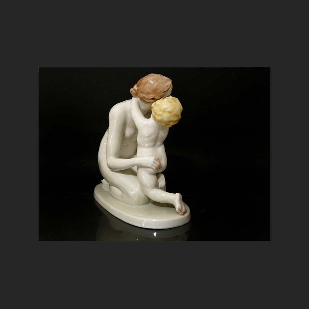 Figurka Rosenthal Macierzyństwo ok. 1936 r. proj. Karl Lysek  Figurka Rosenthal Macierzyństwo ok. 1936 r. proj. Karl Lysek