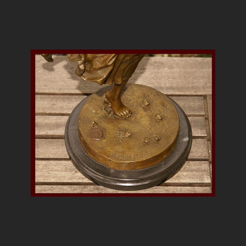 Figurka z brązu sygnowana Urocza tancerka