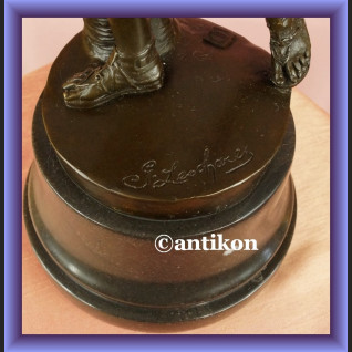 Figurka z brązu Apollo Belwederski rzeźba z łukiem Figurka z brązu Apollo Belwederski rzeźba z łukiem