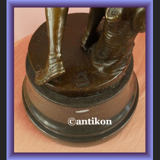 Figurka z brązu Apollo Belwederski rzeźba z łukiem Figurka z brązu Apollo Belwederski rzeźba z łukiem