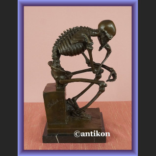 Figurka z brązu duży kościotrup myśliciel 
