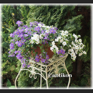 Biały wysoki stołek kwietnik prowansalski metalowy 