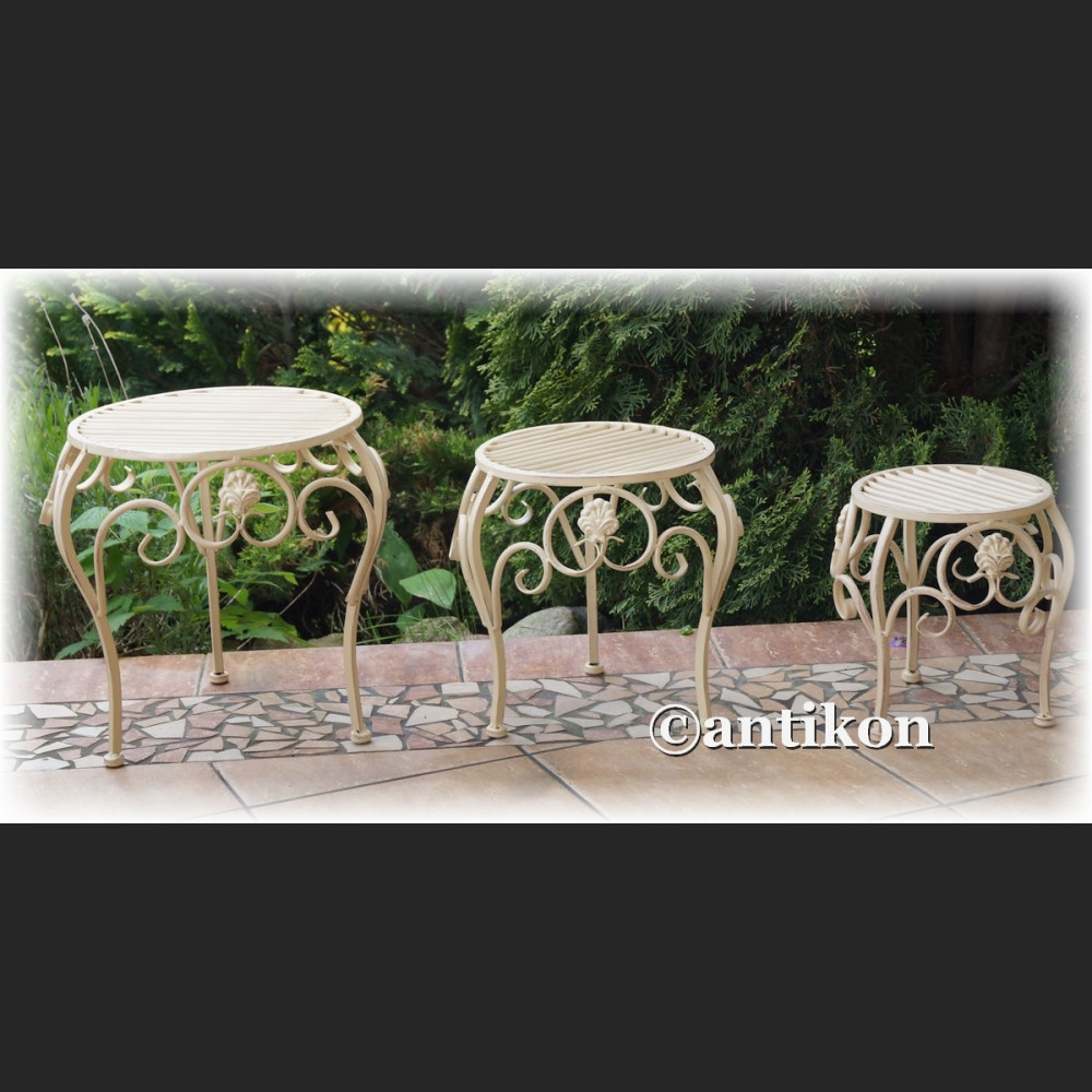 Trzy metalowe kwietniki stołki  prowansalskie metalowe Trzy metalowe kwietniki stołki  prowansalskie metalowe