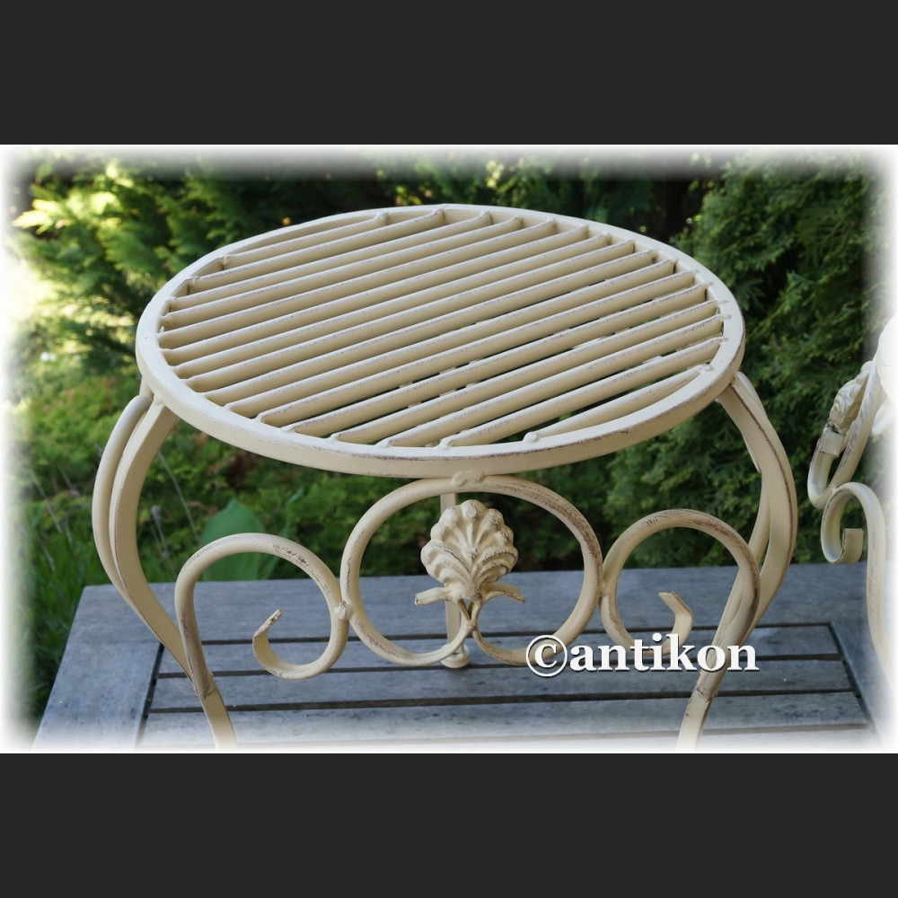 Trzy metalowe kwietniki stołki  prowansalskie metalowe Trzy metalowe kwietniki stołki  prowansalskie metalowe