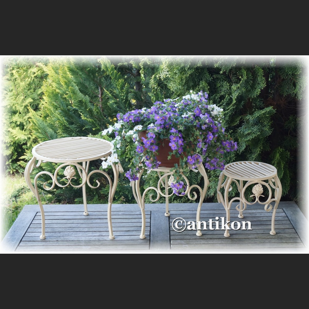 Trzy metalowe kwietniki stołki  prowansalskie metalowe Trzy metalowe kwietniki stołki  prowansalskie metalowe