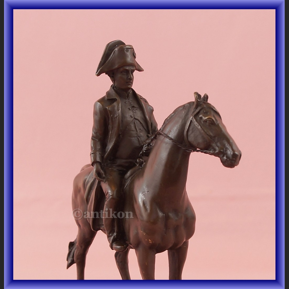 Figurka z brązu Napoleon na koniu Figurka z brązu Napoleon na koniu
