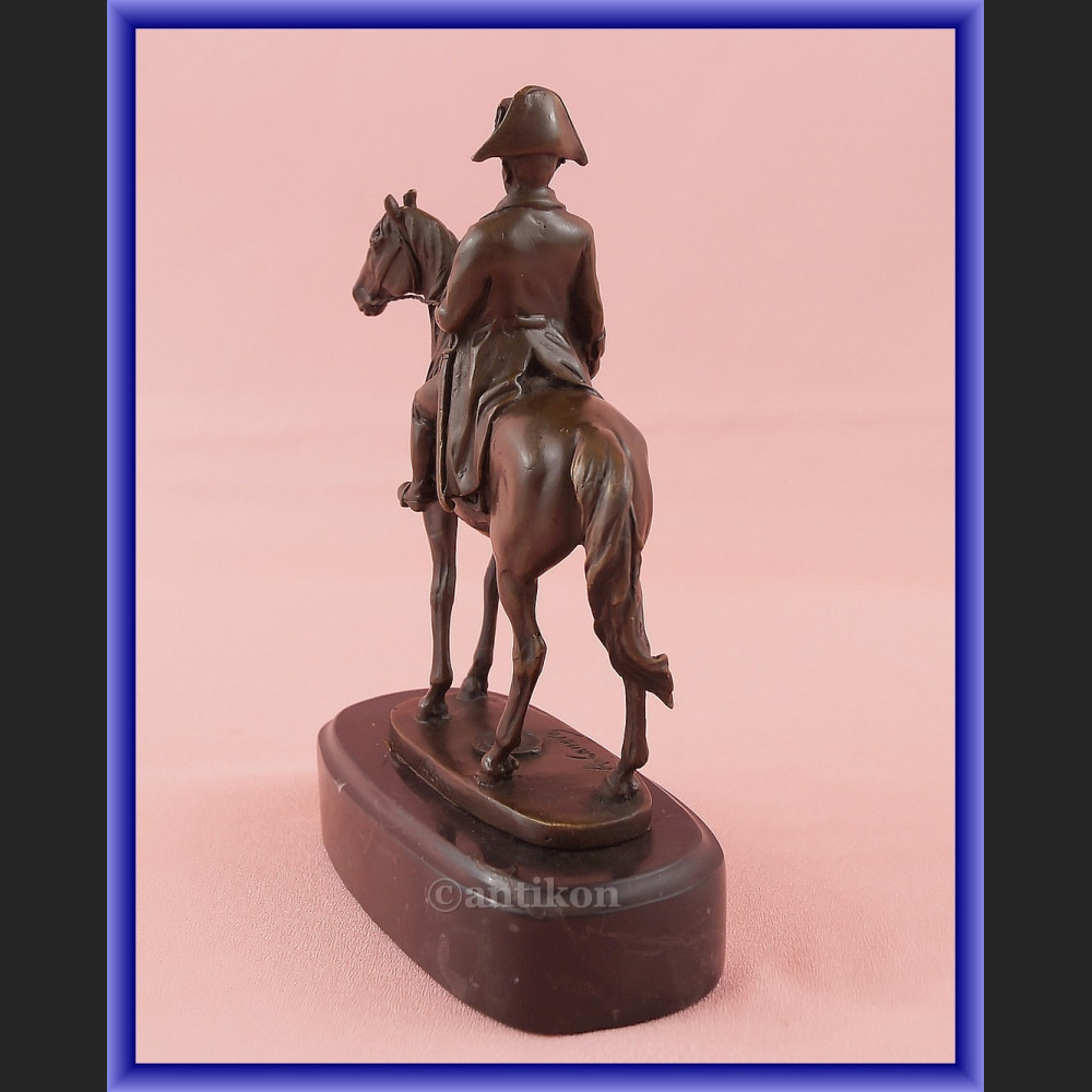 Figurka z brązu Napoleon na koniu Figurka z brązu Napoleon na koniu